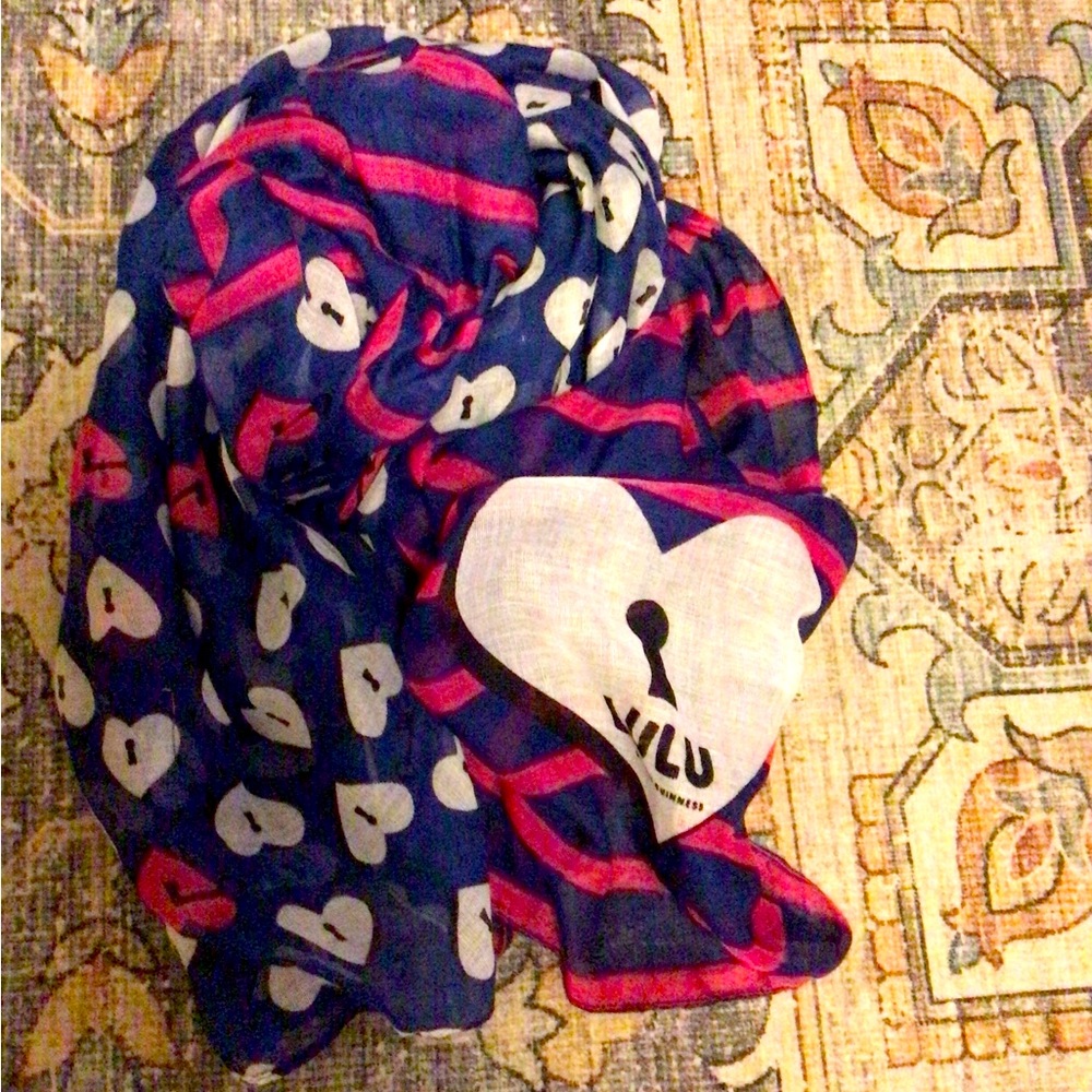 *BUNDLE FOUR $5 for $15 * Vintage Lulu Guinnesss scarf